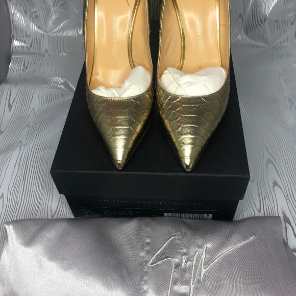 Giuseppe Zanotti Yvette Golia Oro